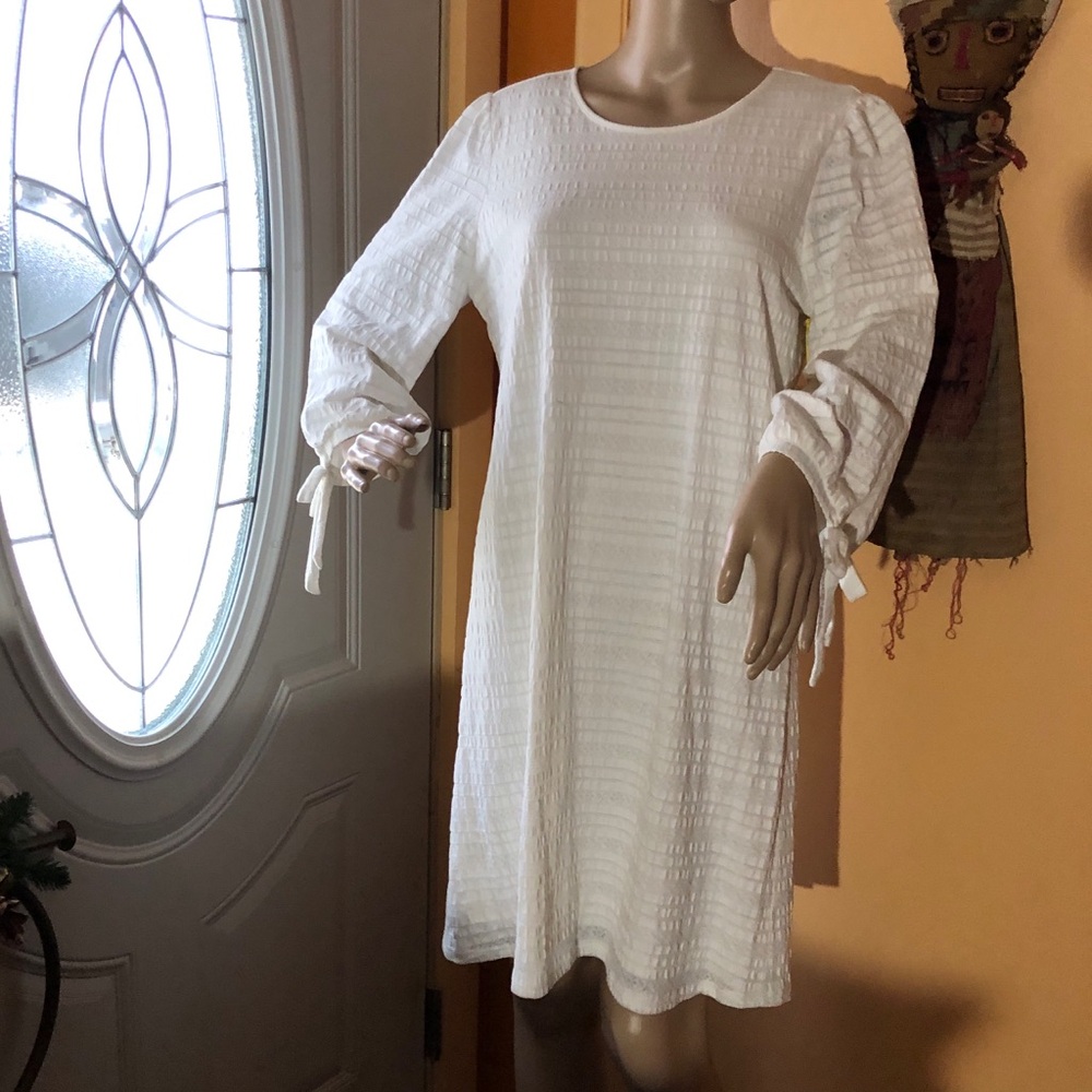 A-Line Dress 3/4 Sleeves Cream color by CeCe Size M